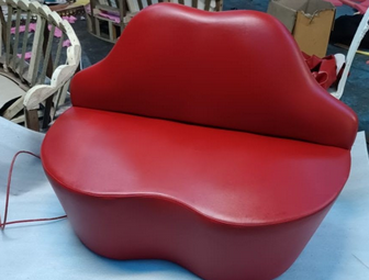 Lip Sofa
